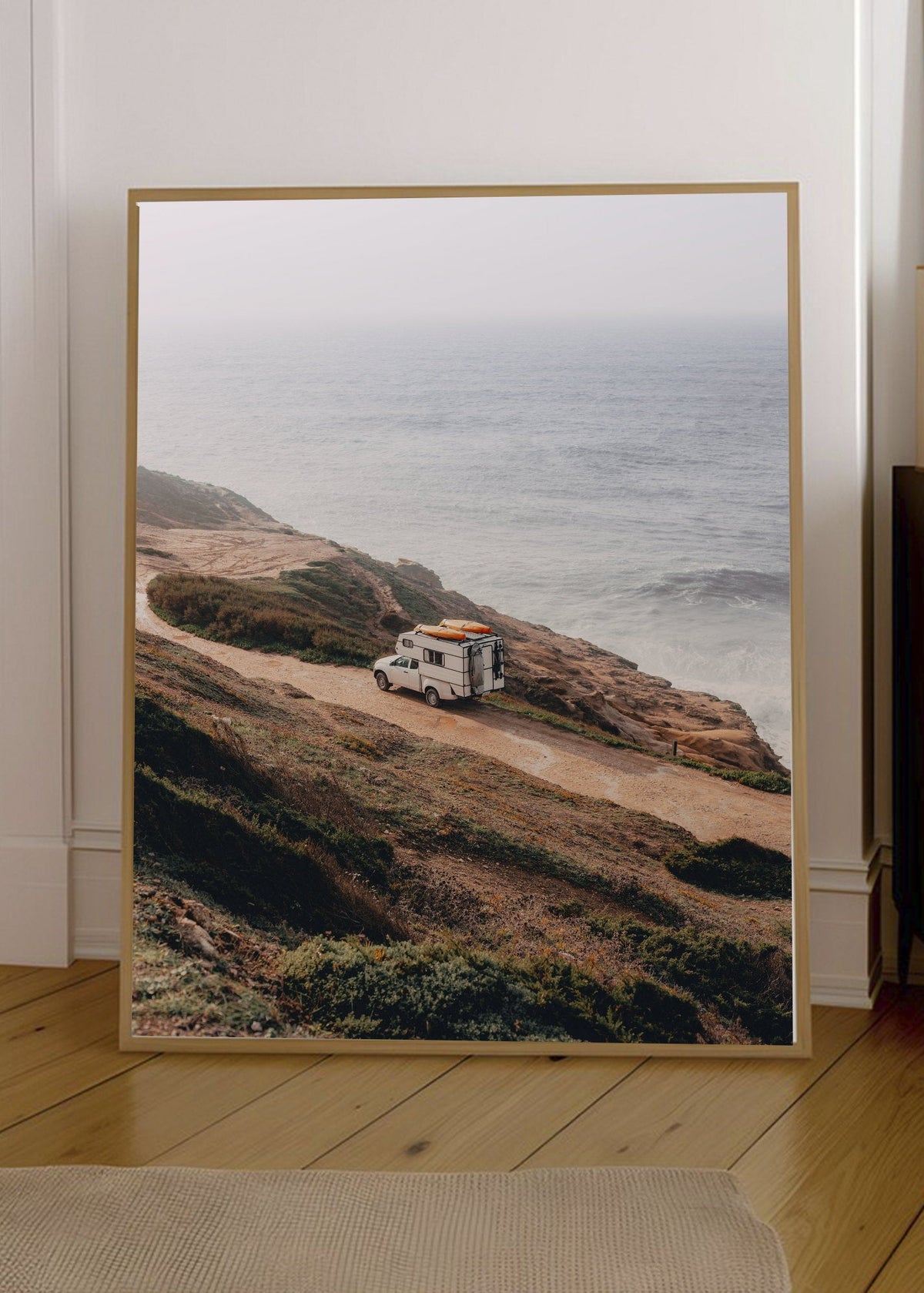 Cuadro Decorativo Playa, Motorhome Acantilado Niebla