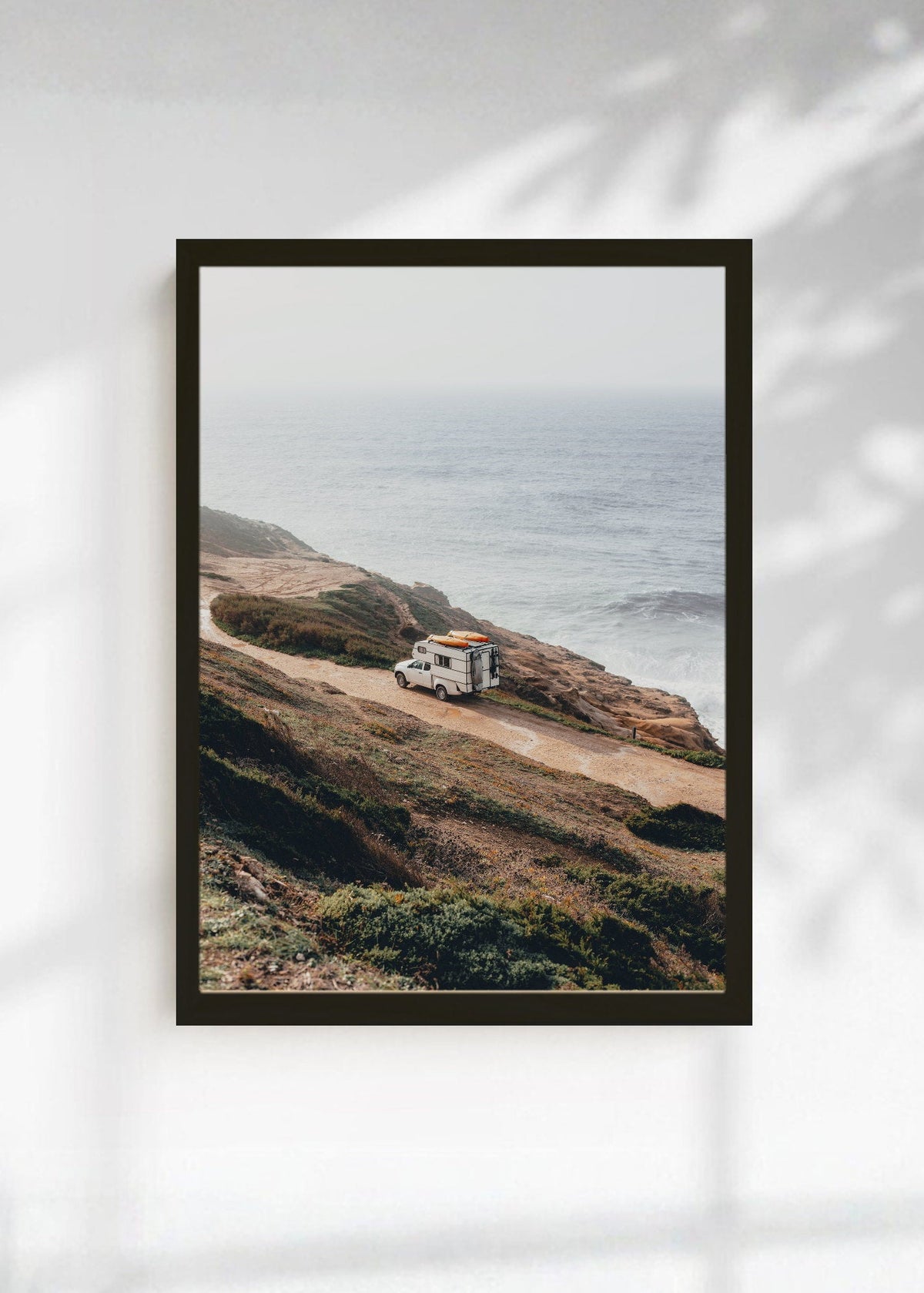 Cuadro Decorativo Playa, Motorhome Acantilado Niebla