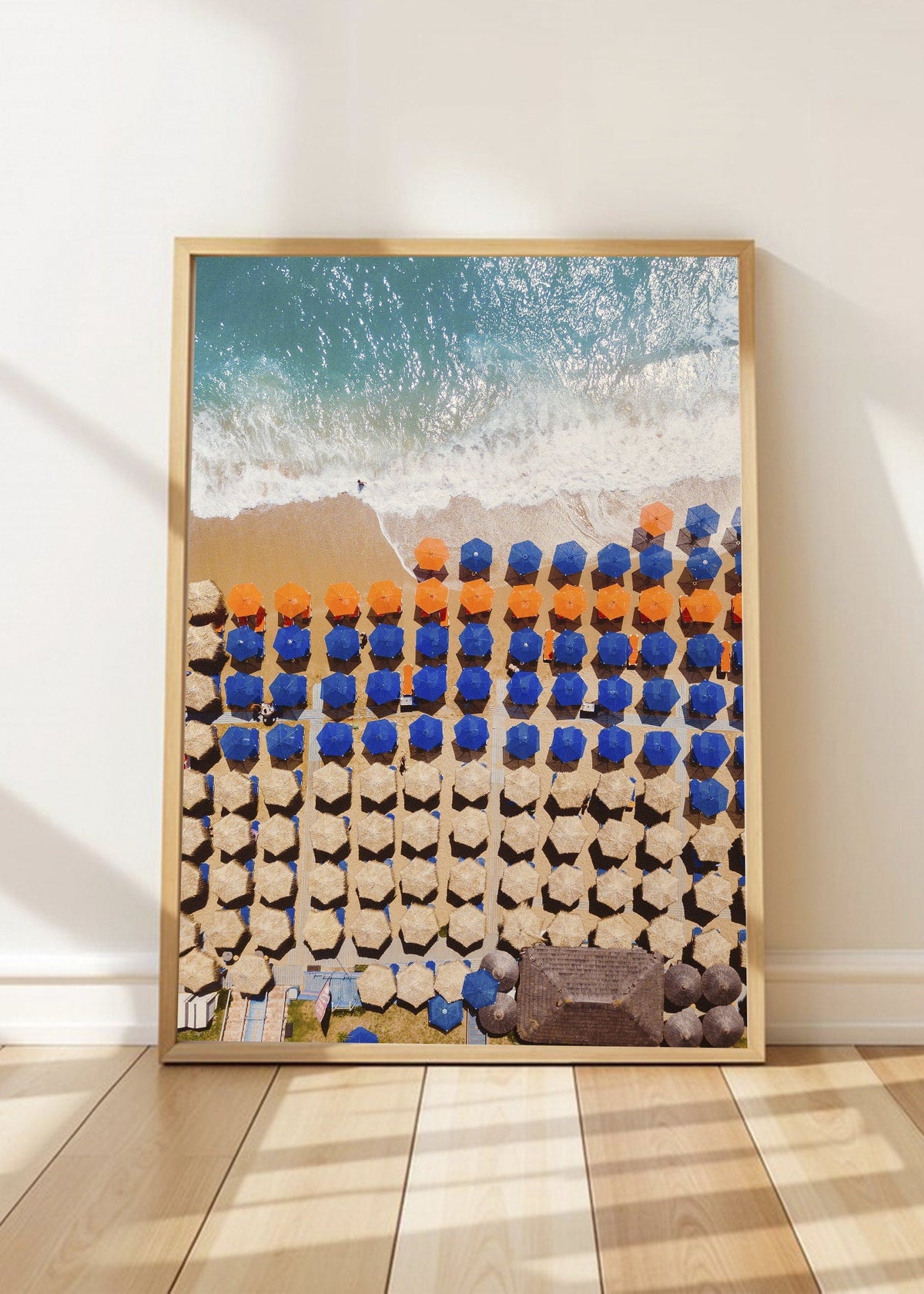 Cuadro Decorativo Playa, Sombrillas Azules Hileras