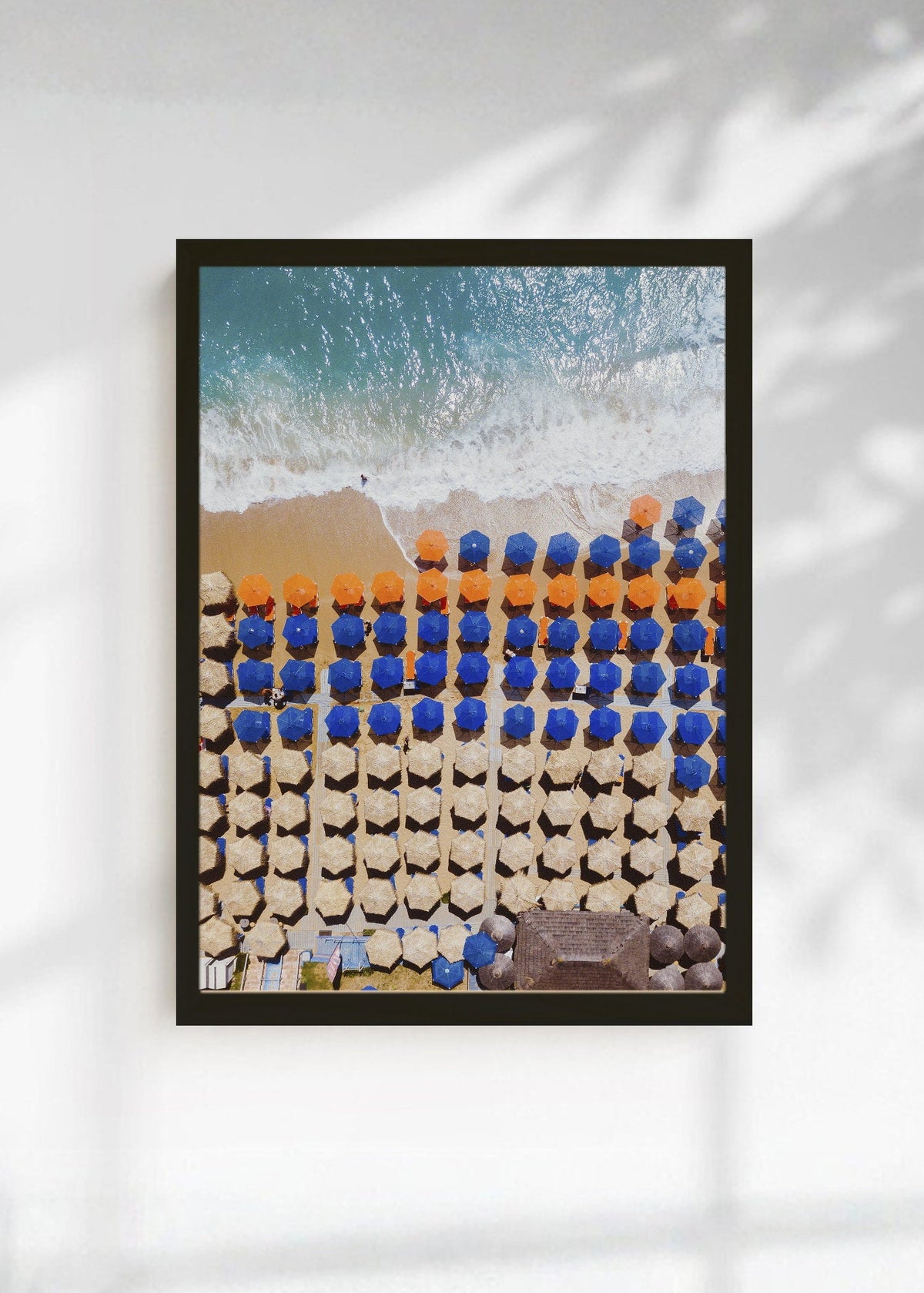 Cuadro Decorativo Playa, Sombrillas Azules Hileras