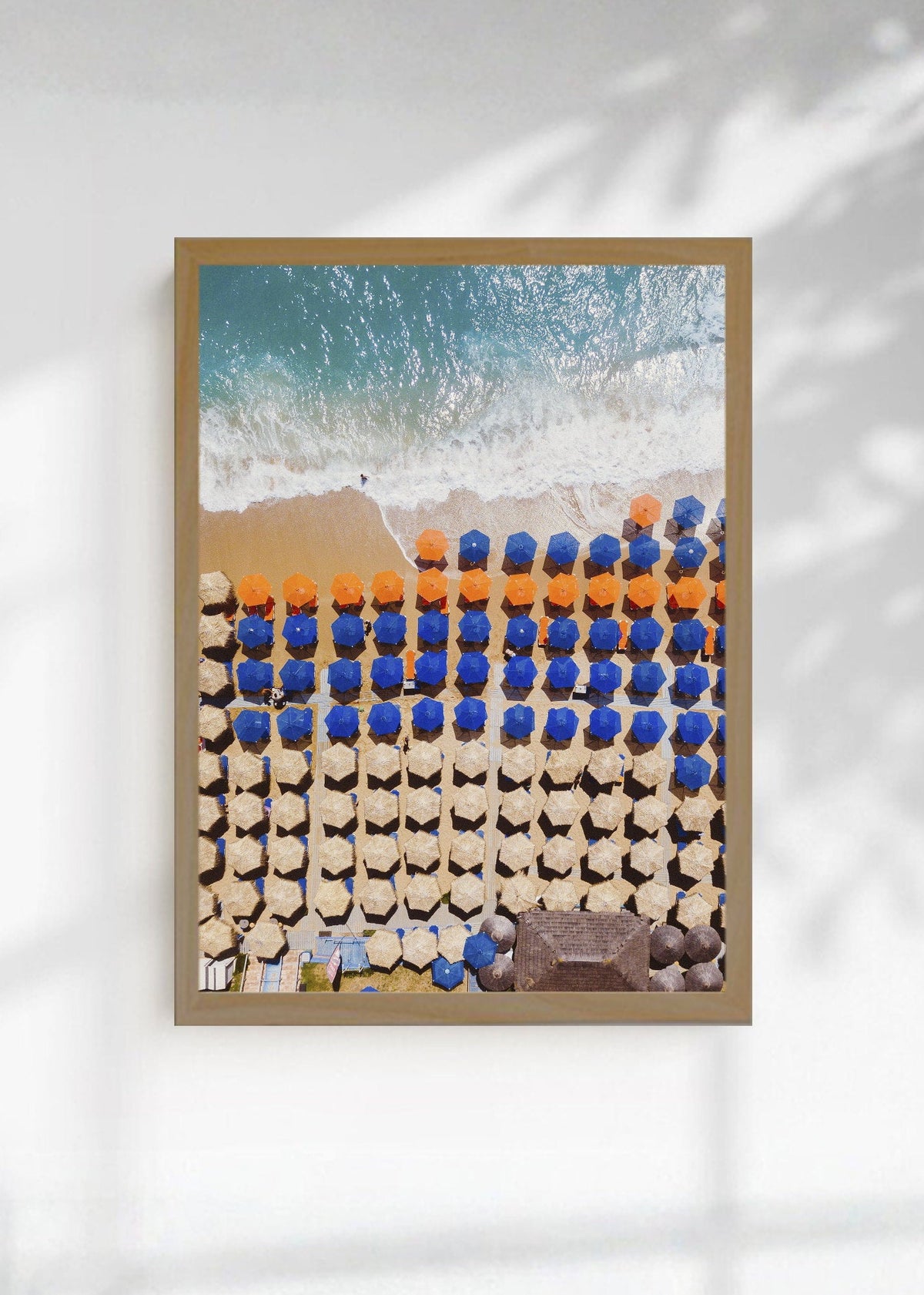 Cuadro Decorativo Playa, Sombrillas Azules Hileras