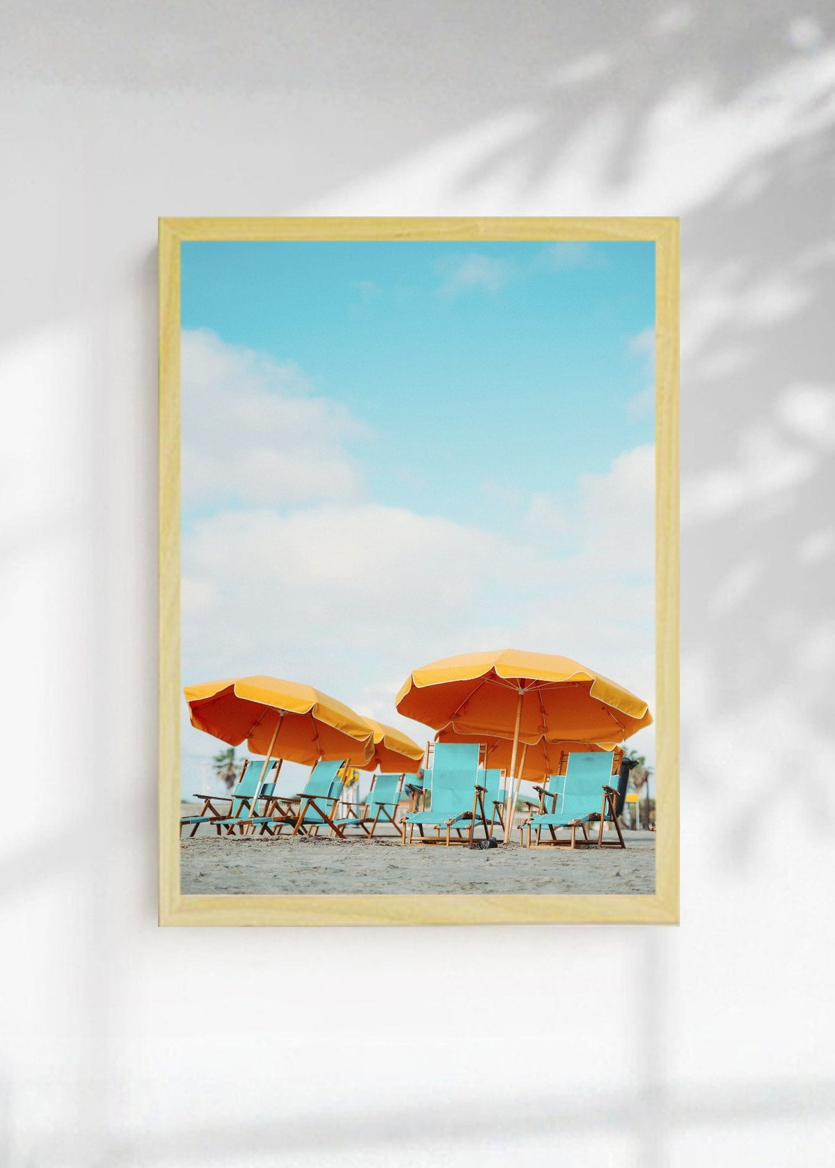 Cuadro Decorativo Playa, Sombrillas Naranjas Reposeras